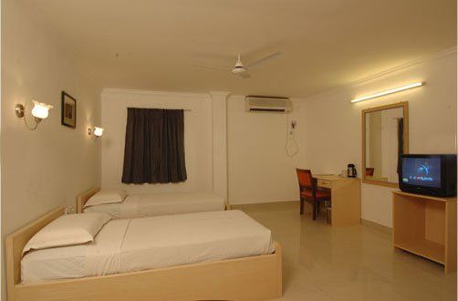 Hotel Dee Cee Manor Chennai Bagian luar foto